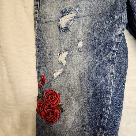 Kancan Embroidered Floral Frayed Distressed Cropped Jeans, Size 5 / Size 26 - Picture 4 of 15